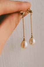 Load image into Gallery viewer, Jasmine Pearl Earrings
